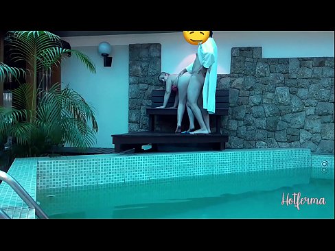 ❤️ Le patron invite la femme de chambre à la piscine, mais n'a pas pu résister à une chaude ❤️ Vidéo de porno at us ﹏